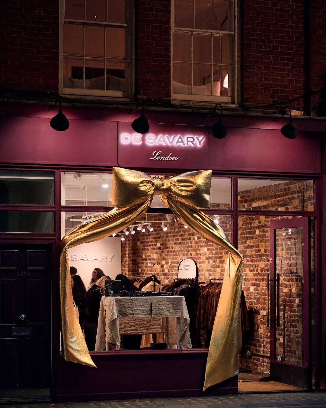 Giant Bow in Metallic Gold